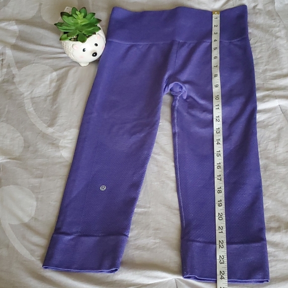 Lululemon In the Flow Crops. 4 - Picture 9 of 11